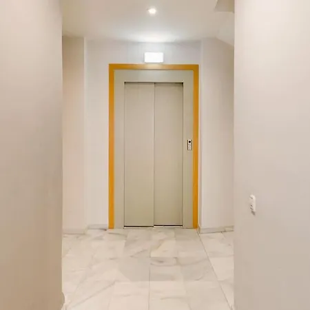 In Centrum Close To The 锡切斯